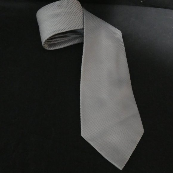 VAN HEUSEN | Satin Shield | Textured Silk Necktie - Picture 5 of 7